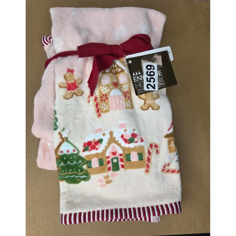 En Vogue Holiday Pink Gingerbread House Velour Christmas Hand Towels Set of 2